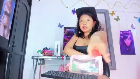 Snapshot of emilly_coper18 chatting on 1, 2, 2025 emily online show from 1, 2, 2025