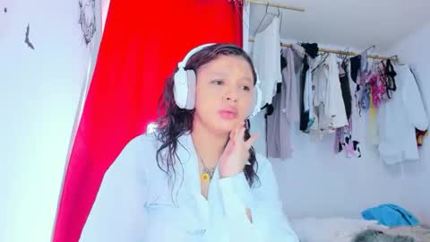 Snapshot of emilly_coper18 chatting on 14, 12, 2025 emily online show from 14, 12, 2025