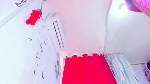 Snapshot of emilly_coper18 chatting on 20, 12, 2025 emily online show from 20, 12, 2025