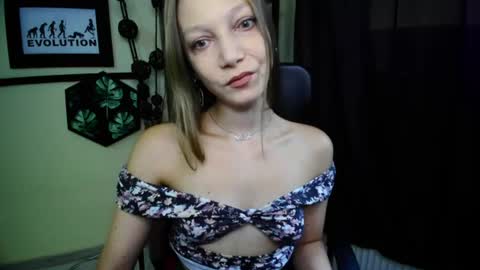 Snapshot of emilly_xkiss chatting on 19, 7, 2026 Emilly online show from 19, 7, 2026