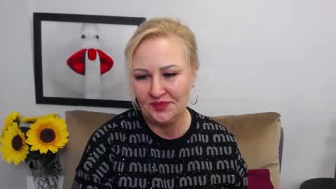 Snapshot of emillykiss chatting on 5, 3, 2025 EmillyLove online show from 5, 3, 2025