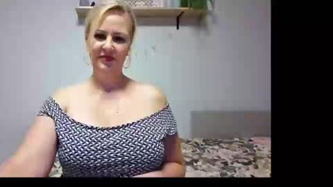 Snapshot of emillykiss chatting on 10, 9, 2025 EmillyLove online show from 10, 9, 2025