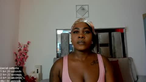 Snapshot of emillyroaa chatting on 18, 5, 2026 Emilly Roa online show from 18, 5, 2026