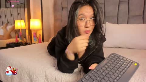 Snapshot of emily_5weet chatting on 14, 12, 2024 Emily online show from 14, 12, 2024