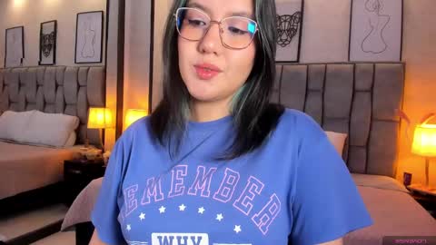 Snapshot of emily_5weet chatting on 19, 12, 2024 Emily online show from 19, 12, 2024