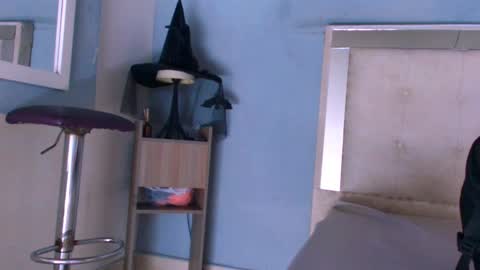 emily_castillo1_ online show from 12, 10, 2025