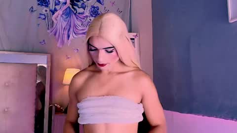 Snapshot of emily_castillo1_ chatting on 7, 6, 2026 emily_castillo1_ online show from 7, 6, 2026