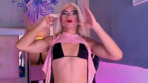 Snapshot of emily_castillo1_ chatting on 9, 6, 2026 emily_castillo1_ online show from 9, 6, 2026