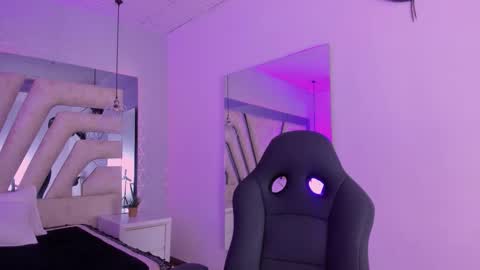 Snapshot of emily_ellen chatting on 15, 10, 2025 Emily online show from 15, 10, 2025