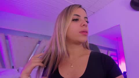 Snapshot of emily_ellen chatting on 20, 10, 2025 Emily online show from 20, 10, 2025