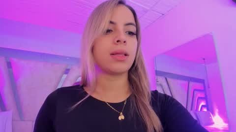 Snapshot of emily_ellen chatting on 27, 10, 2025 Emily online show from 27, 10, 2025