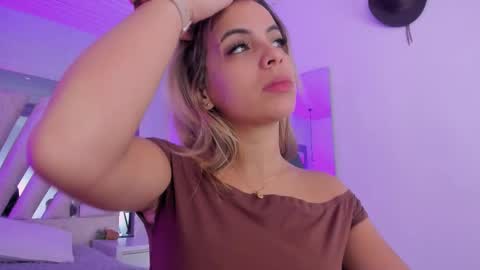 Snapshot of emily_ellen chatting on 1, 11, 2025 Emily online show from 1, 11, 2025