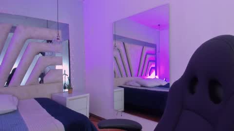 Snapshot of emily_ellen chatting on 4, 11, 2025 Emily online show from 4, 11, 2025