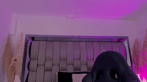 Snapshot of emily_ellen chatting on 12, 11, 2025 Emily online show from 12, 11, 2025