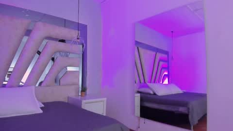 Snapshot of emily_ellen chatting on 22, 11, 2025 Emily online show from 22, 11, 2025