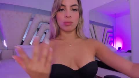 Snapshot of emily_ellen chatting on 2, 12, 2025 Emily online show from 2, 12, 2025