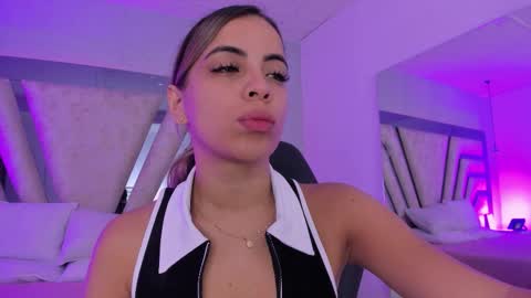 Snapshot of emily_ellen chatting on 3, 12, 2025 Emily online show from 3, 12, 2025