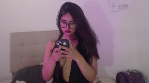 Snapshot of emily_fox_3 chatting on 13, 4, 2026 emily fox 3 online show from 13, 4, 2026