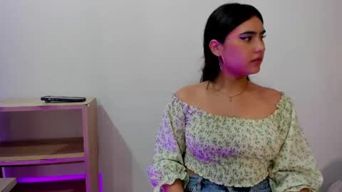 Snapshot of emily_fox_3 chatting on 27, 5, 2026 emily fox 3 online show from 27, 5, 2026