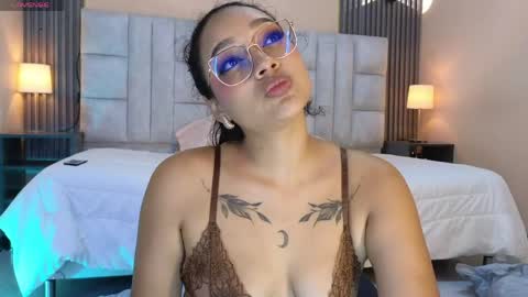 Snapshot of emily_foxyy chatting on 9, 6, 2026 Emily online show from 9, 6, 2026