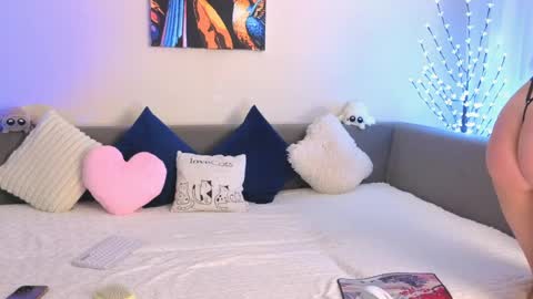 Snapshot of emily_heels chatting on 4, 5, 2026 Emily Heels online show from 4, 5, 2026