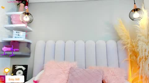 Snapshot of emily_hill___ chatting on 17, 1, 2025 EMILY Monday 5-2 am From Tuesday to Friday5-1 am Colombia time online show from 17, 1, 2025