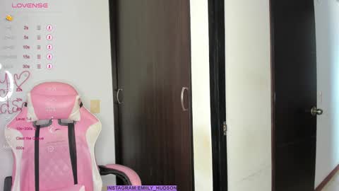 Snapshot of emily_huddson_ chatting on 17, 12, 2024 independet model online show from 17, 12, 2024