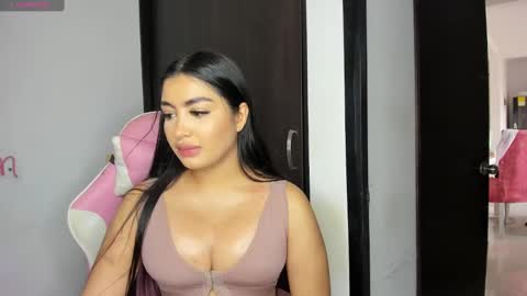 Snapshot of emily_huddson_ chatting on 1, 2, 2025 independet model online show from 1, 2, 2025