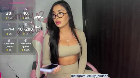 Snapshot of emily_huddson_ chatting on 28, 10, 2025 independet model online show from 28, 10, 2025