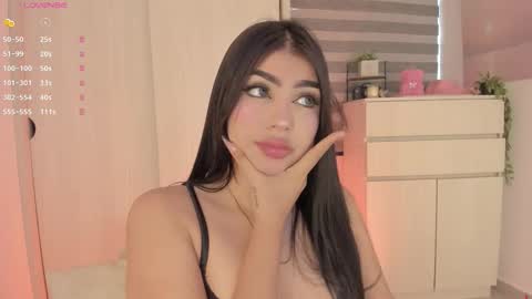 EmilyKenner  Independent model  online show from 20, 11, 2025