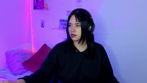 Emily Lindey online show from 28, 3, 2026