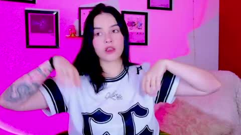 Emily Lindey online show from 16, 7, 2026