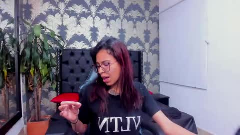 Snapshot of emily_loperaa chatting on 3, 5, 2026 Emily online show from 3, 5, 2026