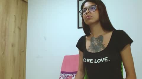 Snapshot of emily_loperaa chatting on 30, 5, 2026 Emily online show from 30, 5, 2026