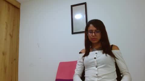 Snapshot of emily_loperaa chatting on 5, 6, 2026 Emily online show from 5, 6, 2026