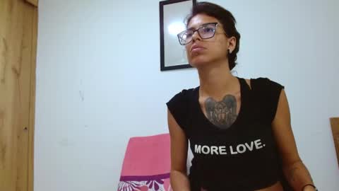 Snapshot of emily_loperaa chatting on 8, 6, 2026 Emily online show from 8, 6, 2026