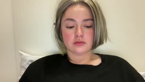 Snapshot of emily_morning_dew chatting on 28, 4, 2026 emily_morning_dew online show from 28, 4, 2026
