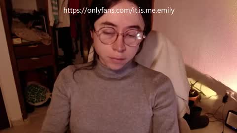 Snapshot of emily_pearl_ chatting on 28, 9, 2025 emily_pearl_ online show from 28, 9, 2025