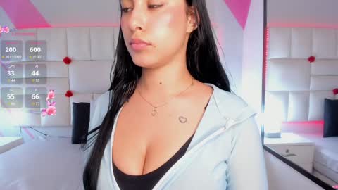 Snapshot of emily_roux chatting on 31, 1, 2025 EMILY online show from 31, 1, 2025