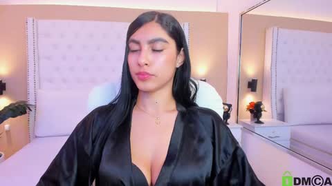 Snapshot of emily_roux chatting on 7, 11, 2025 EMILY online show from 7, 11, 2025