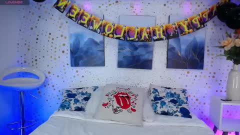 Snapshot of emily_vaughan chatting on 21, 10, 2025 Emily. online show from 21, 10, 2025