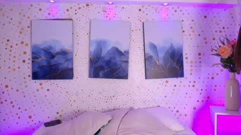 Snapshot of emily_vaughan chatting on 1, 12, 2025 Emily. online show from 1, 12, 2025