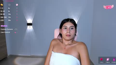 Snapshot of emily_villamil_ chatting on 11, 2, 2025 Emi online show from 11, 2, 2025