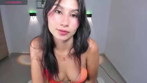 Snapshot of emily_villamil_ chatting on 10, 9, 2025 Emi online show from 10, 9, 2025