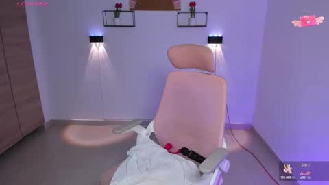 Snapshot of emily_villamil_ chatting on 14, 10, 2025 Emi online show from 14, 10, 2025