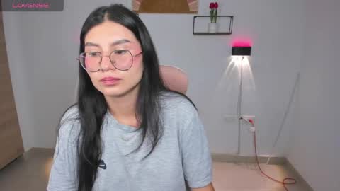 Snapshot of emily_villamil_ chatting on 5, 5, 2026 Emi online show from 5, 5, 2026