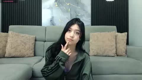 Snapshot of emily_vonvg chatting on 2, 12, 2025 Emily online show from 2, 12, 2025