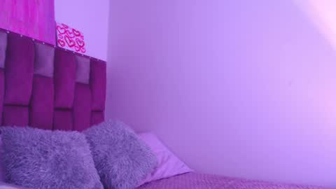 emily_w2 online show from 31, 1, 2025