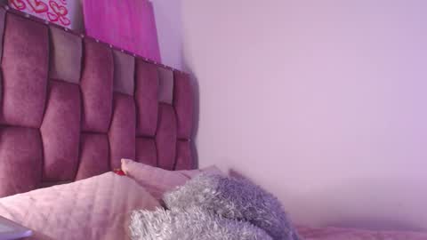 emily_w2 online show from 6, 2, 2026