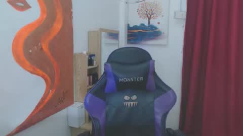 emily_xo143 online show from 13, 4, 2026